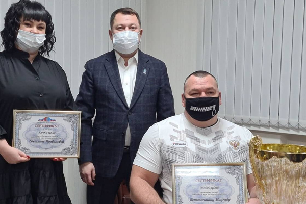 Тамбовский пауэрлифтер получил сертификат на 300 тысяч рублей