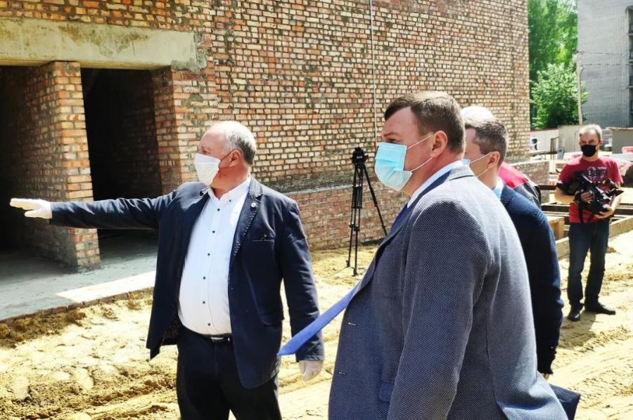 Глава Котовска рассказал губернатору Александру Никитину о предстоящем благоустройстве возле новой школы