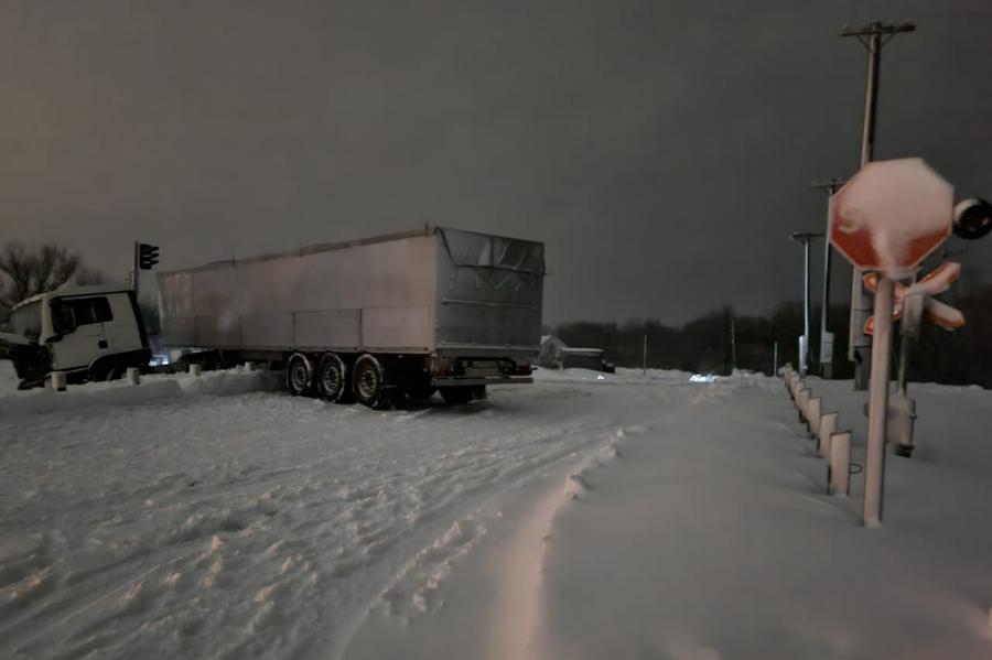 На жд переезде в Тамбовской области столкнулись поезд и грузовик