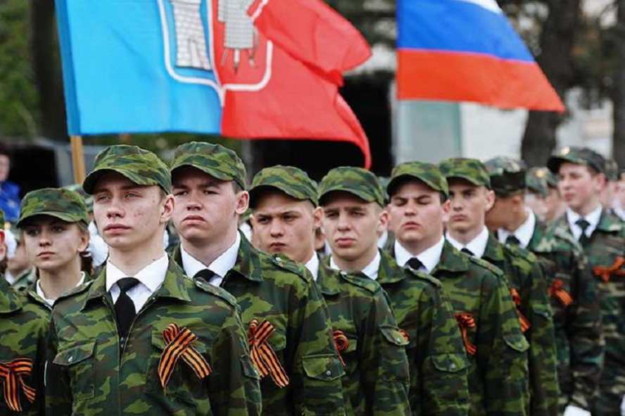 В Госдуме назвали цель возможного введения начальной военной подготовки в школах