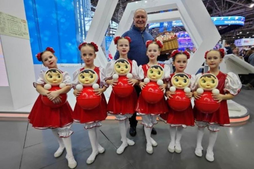 Котовск представил праздник неваляшки на международной выставке-форуме "Россия" в Москве