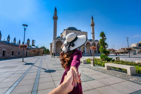 Количество российских туристов в Турции сократилось в два раза