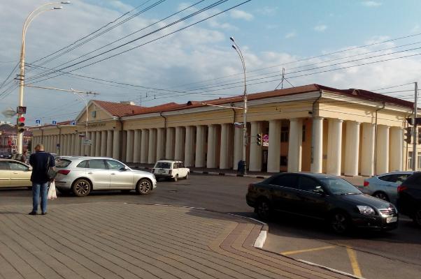 Здание "Гостиного двора" в центре Тамбова разрушается по вине владельца