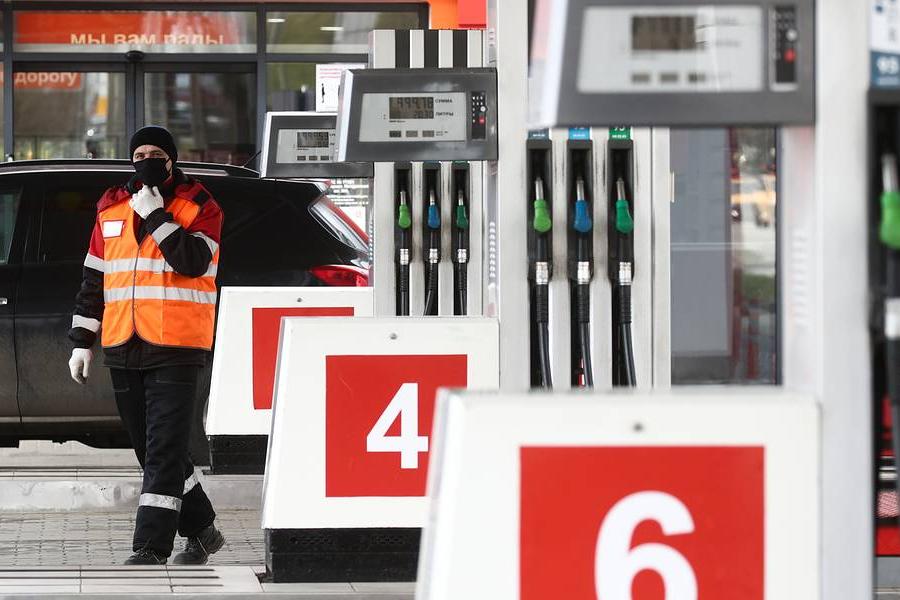 Бензин на АЗС в России с начала года подорожал сильнее, чем за прошлый год