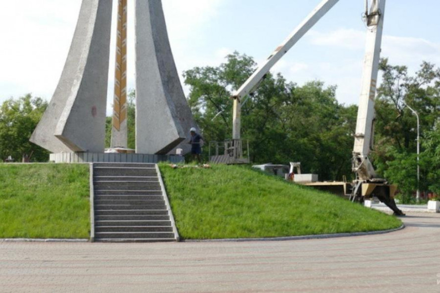 В парке Воинской Славы Котовска приступили к ремонту мемориала "Вечный огонь"