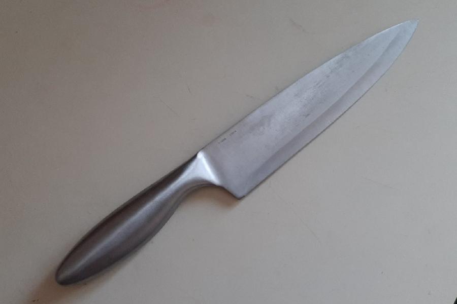 Житель Уварово ударил ножом своего знакомого и угрожал хозяйке дома убийством