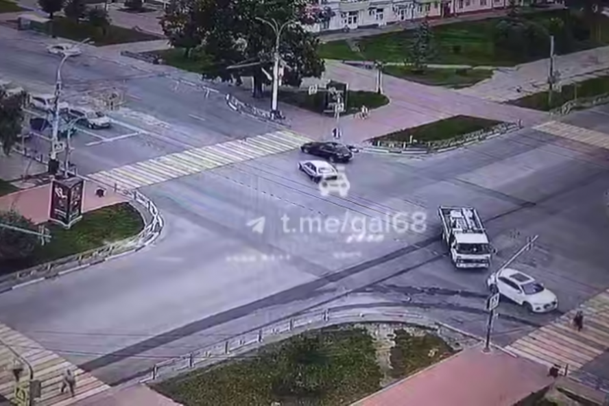 В центре Тамбова водитель иномарки сбил пенсионерку на пешеходном переходе