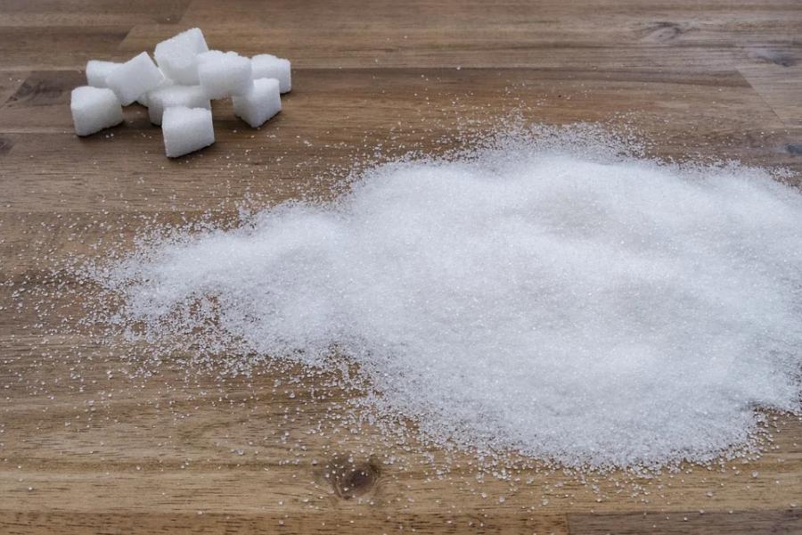 Ведомствам поручили найти меры по снижению цен на сахар