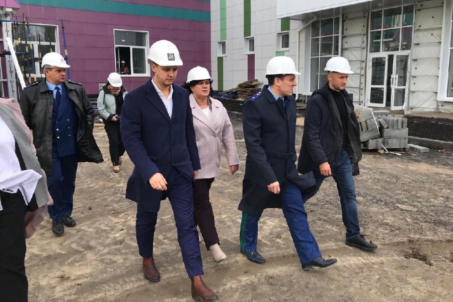 Прокуратура проверила, как идет строительство новой школы на севере Тамбова