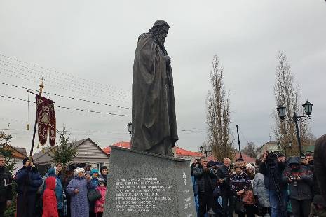 В Мичуринске открыли памятник Преподобному Серафиму Саровскому