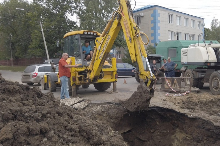 Жители Кирсанова провели выходные без воды из-за коммунальной аварии