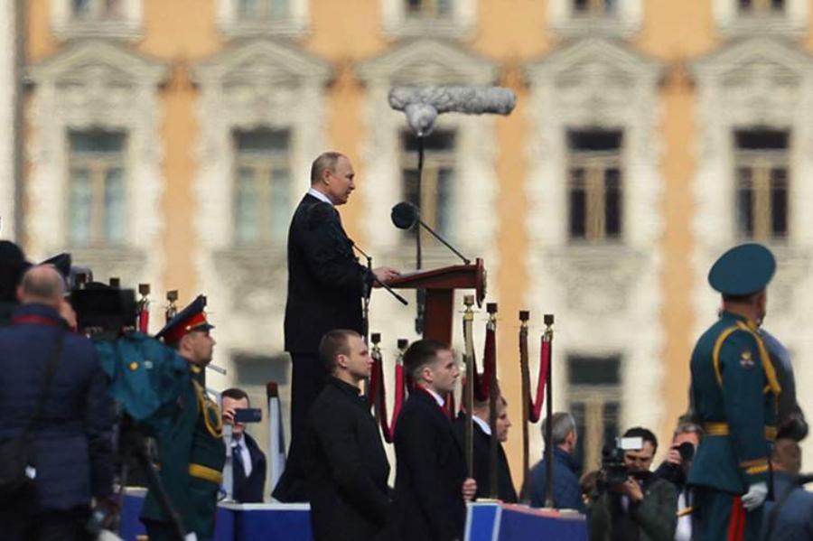 Владимир Путин поздравил россиян с 77-й годовщиной Победы