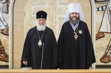 Патриарх Московский и всея Руси Кирилл наградил митрополита Феодосия
