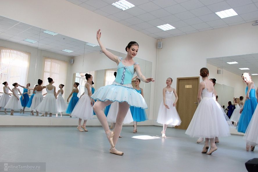 Александр Беглов в колледже искусств - 12