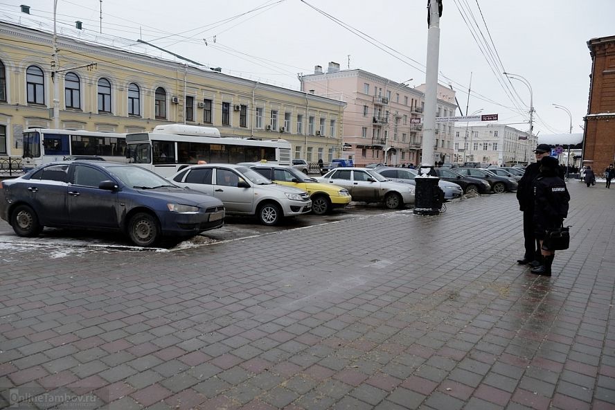 Парковка у ТРЦ "Рио" в Тамбове на улице Советской - 2