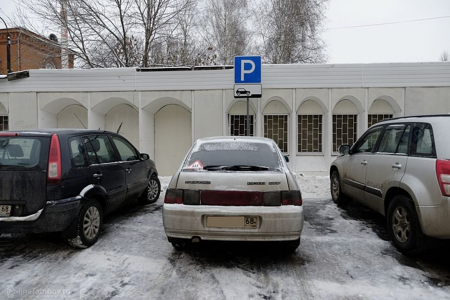 Парковка у ТРЦ "Рио" в Тамбове на улице Советской - 9