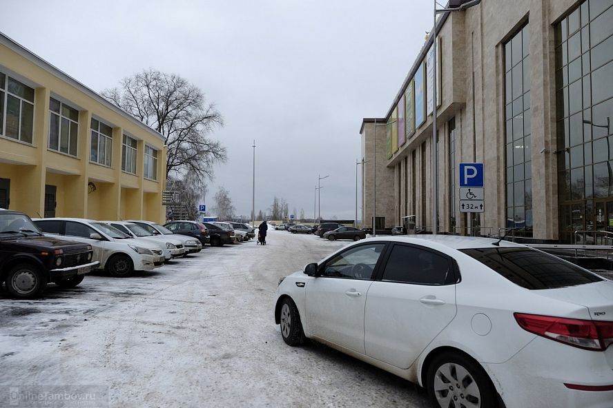 Парковка у ТРЦ "Рио" в Тамбове на улице Советской - 7