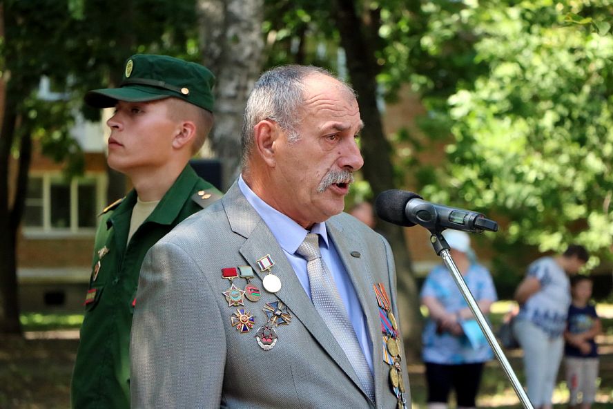 Церемония возложения цветов на месте будущего памятника в Пехотке - 4