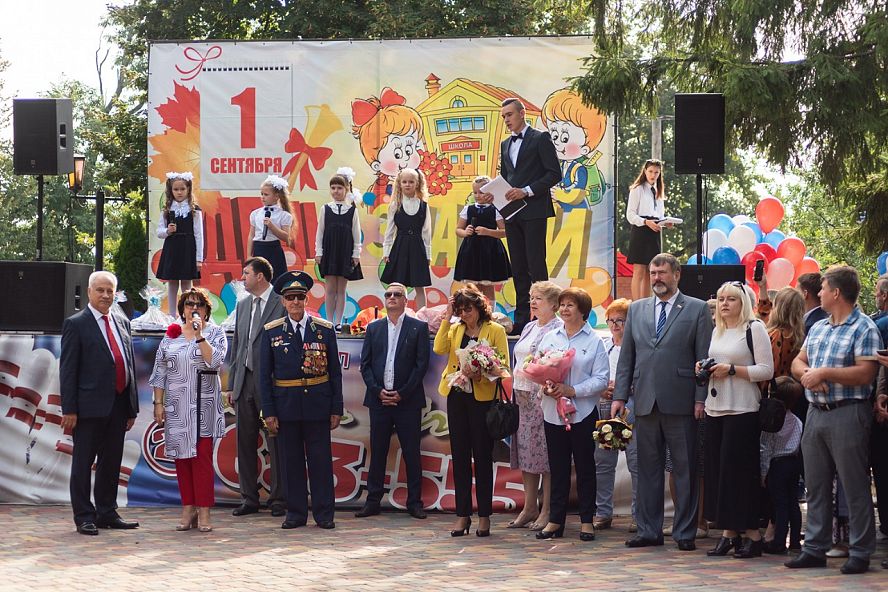 Торжественная линейка в парке культуры - 28