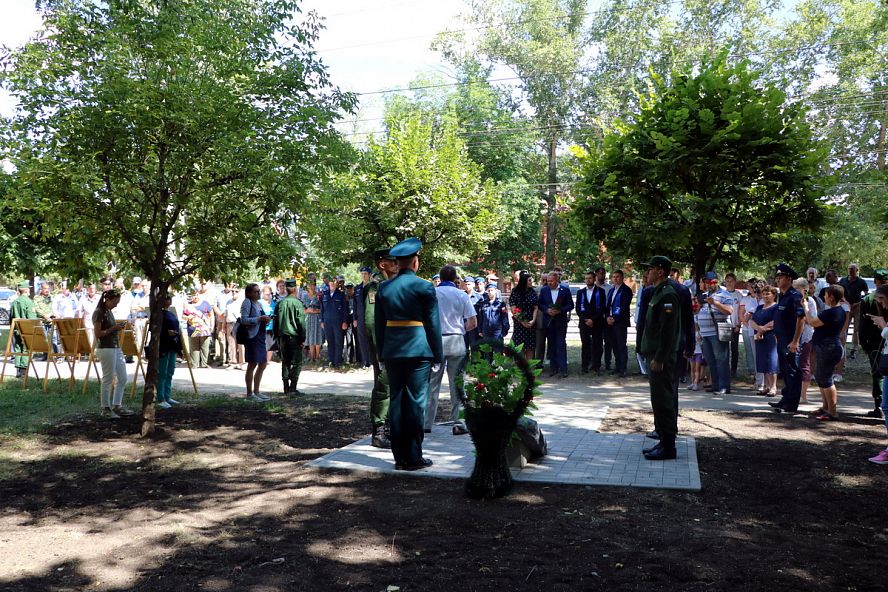 Церемония возложения цветов на месте будущего памятника в Пехотке - 5