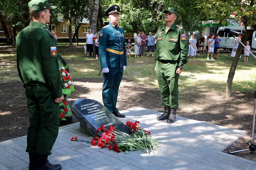 Церемония возложения цветов на месте будущего памятника в Пехотке - 9
