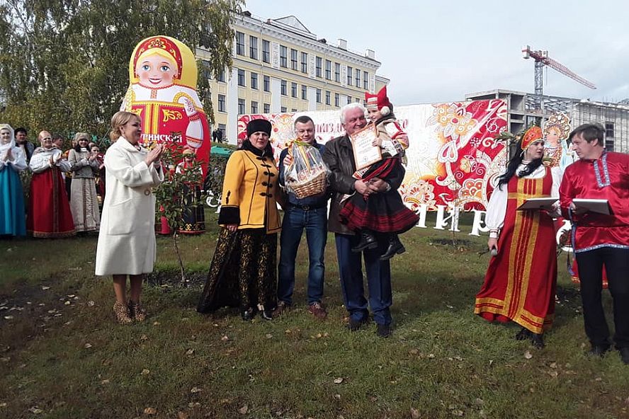 Праздник русского сарафана на Покровской ярмарке - 0