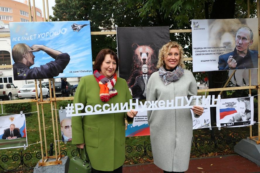 Вернисаж ко дню рождения Владимира Путина - 11