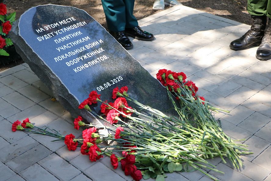 Церемония возложения цветов на месте будущего памятника в Пехотке - 8