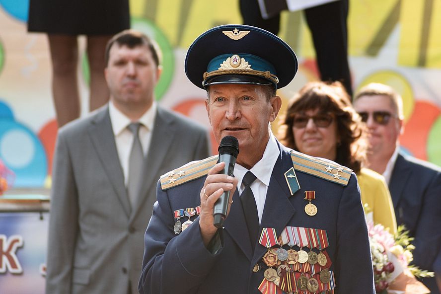 Торжественная линейка в парке культуры - 18