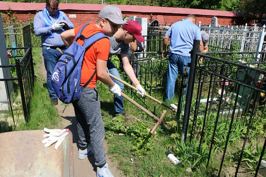 Уход за захоронениями ветеранов на Воздвиженском кладбище - 14