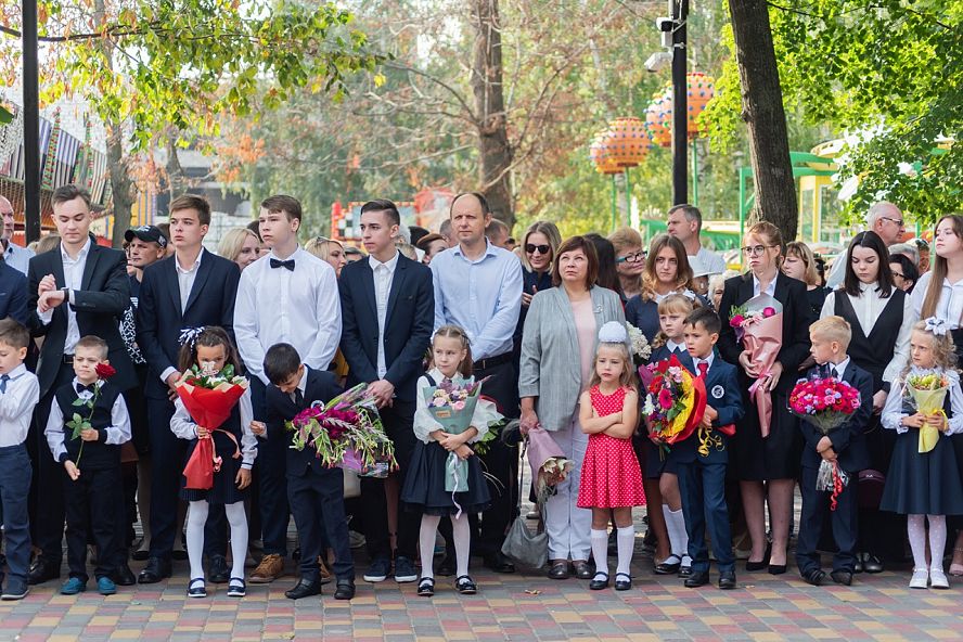 Торжественная линейка в парке культуры - 19