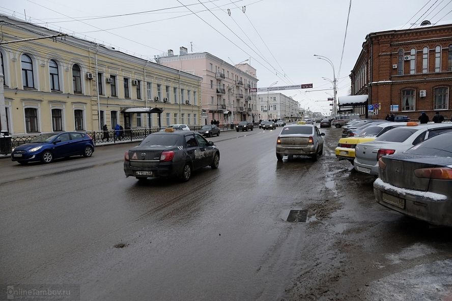 Парковка у ТРЦ "Рио" в Тамбове на улице Советской - 1