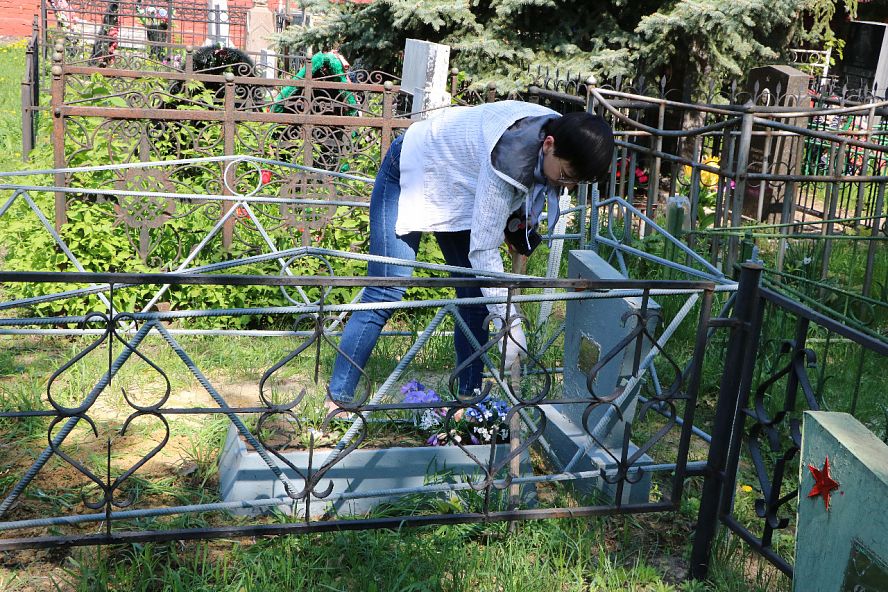 Уход за захоронениями ветеранов на Воздвиженском кладбище - 16