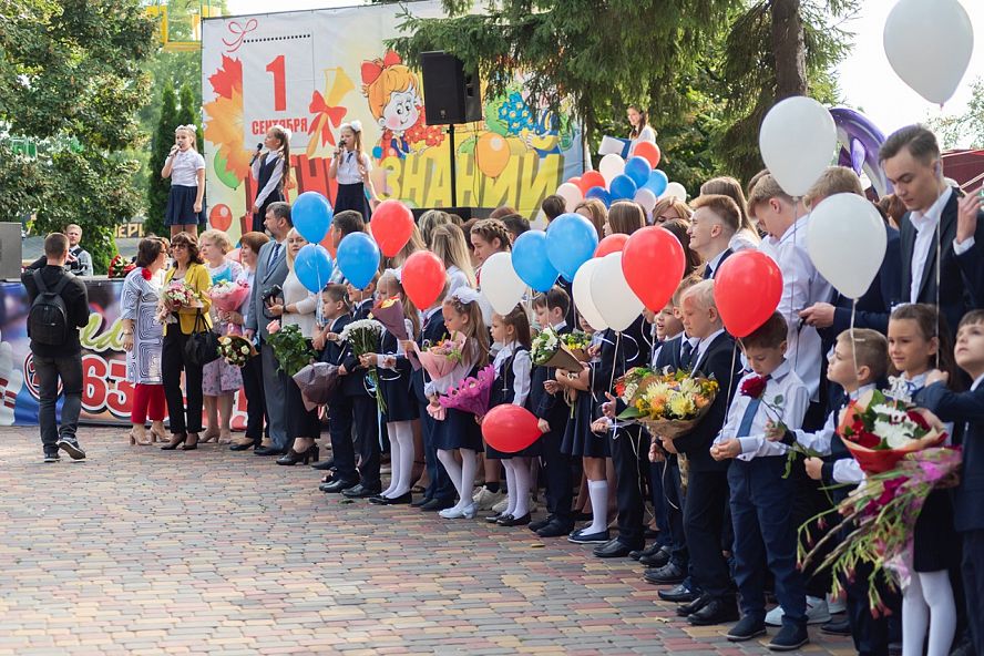 Торжественная линейка в парке культуры - 7