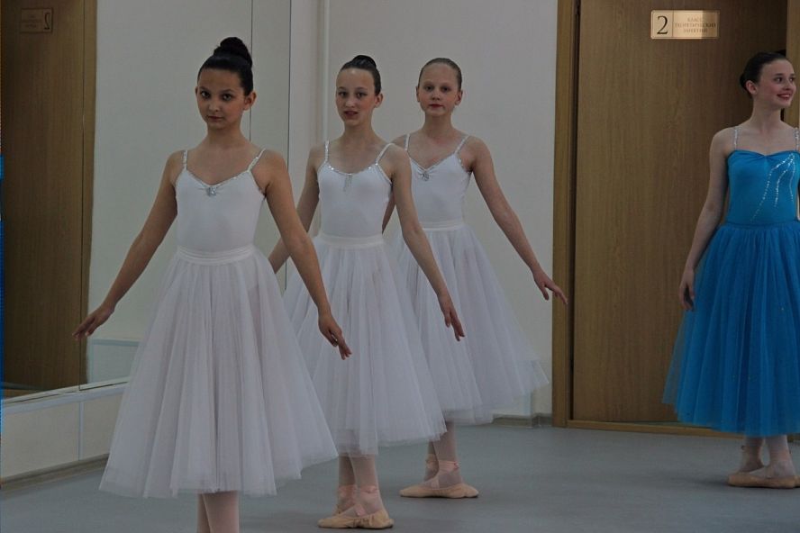 Александр Беглов в колледже искусств - 5