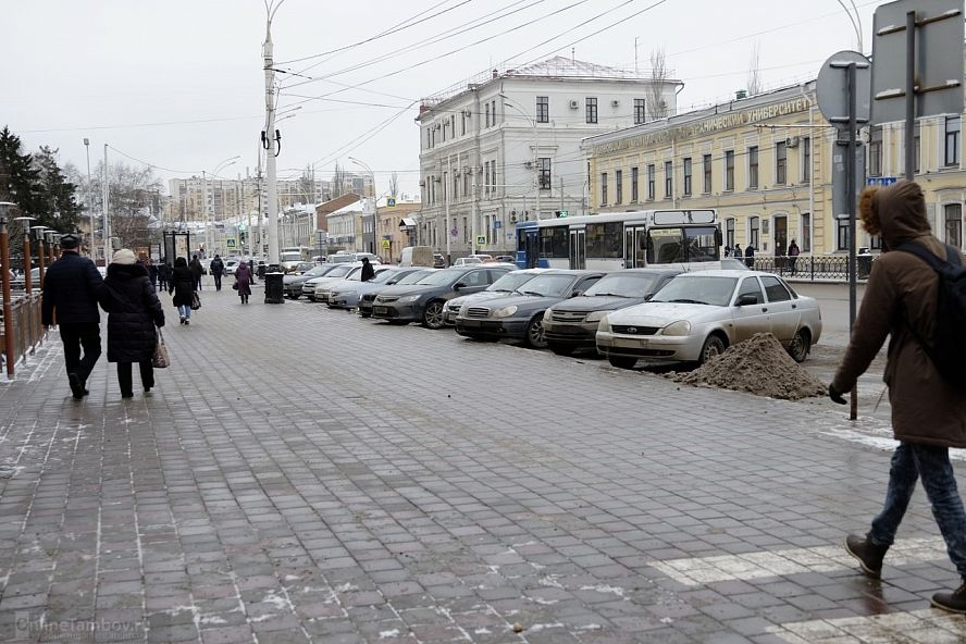 Парковка у ТРЦ "Рио" в Тамбове на улице Советской - 4