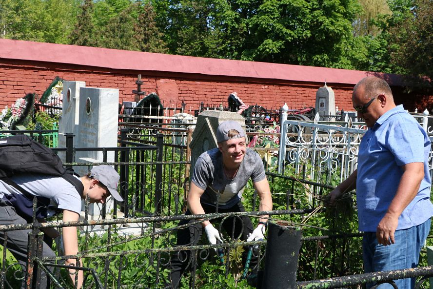 Уход за захоронениями ветеранов на Воздвиженском кладбище - 15