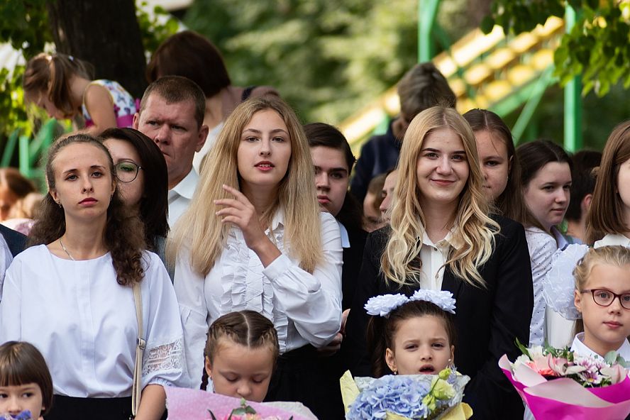 Торжественная линейка в парке культуры - 24