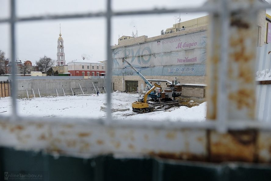 Парковка у ТРЦ "Рио" в Тамбове на улице Советской - 12