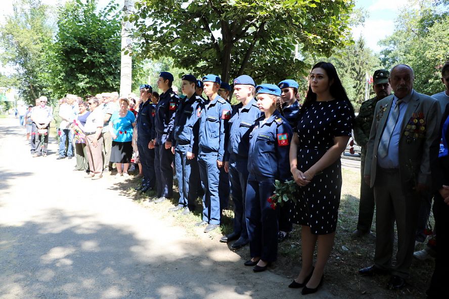 Церемония возложения цветов на месте будущего памятника в Пехотке - 3